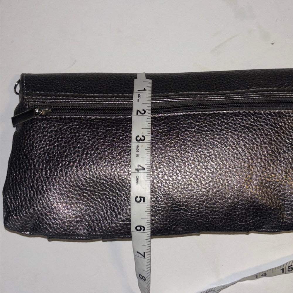 SILVER CLUTCH FAUX LEATHER RHINESTONE DESIGN 2 SNAP CLOSURE
ZIP POCKET OUTSIDE - Picture 11 of 11